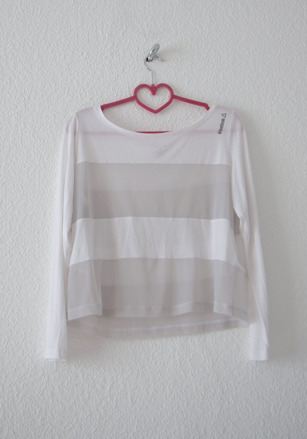 Teiltransparentes oversized Reebok Top Gr. M S weiß Technobarbie Festival Tracktop Streifen