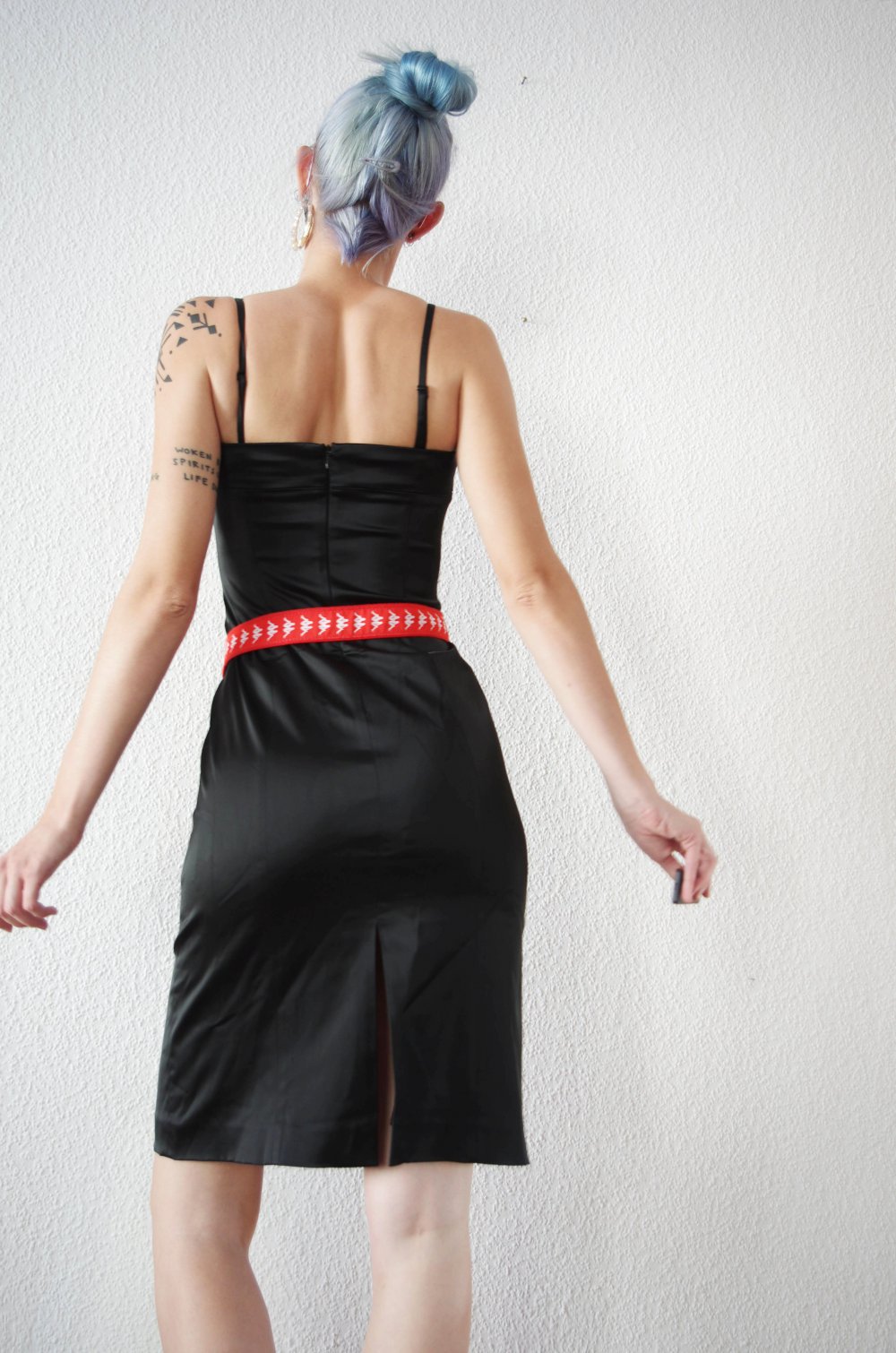 Elegantes schwarzes Bleistiftkleid Gr. 38 S M retro Satin Corsage glänzend