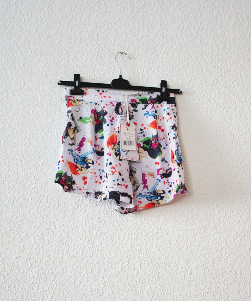 Ausgefallene highwaist Shorts Gr. 28 S M 36 38 Iron Fist comic bunt weiß Sommer Festival