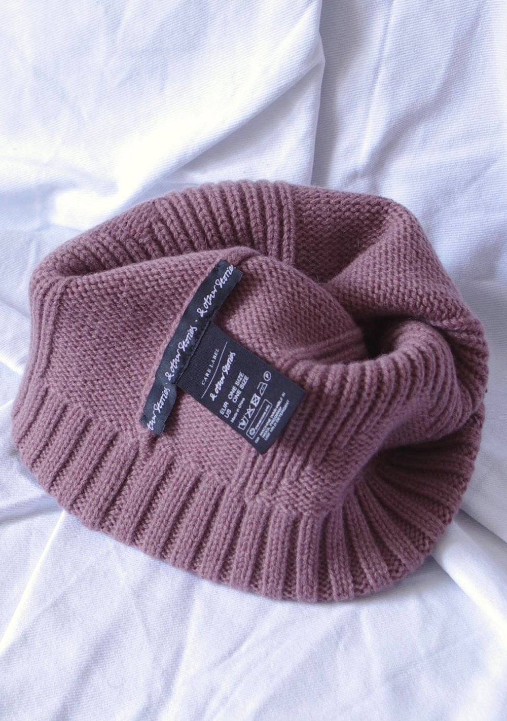 Warme & other stories Strickmütze malve unisex Winter Lammwolle mauve graubraun