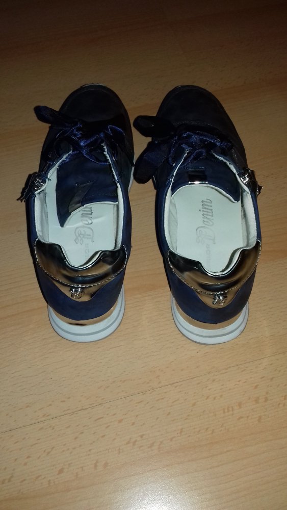 Sneaker