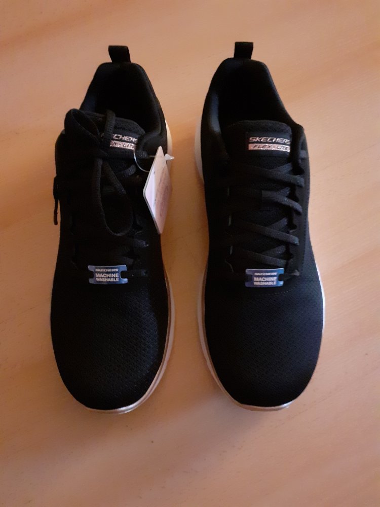 Sneaker von Skechers 