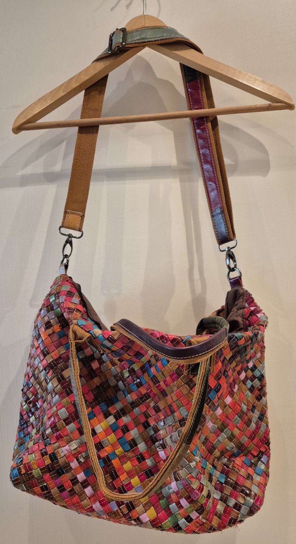 Haldtasche Umhängetasche bunt Leder geflochten