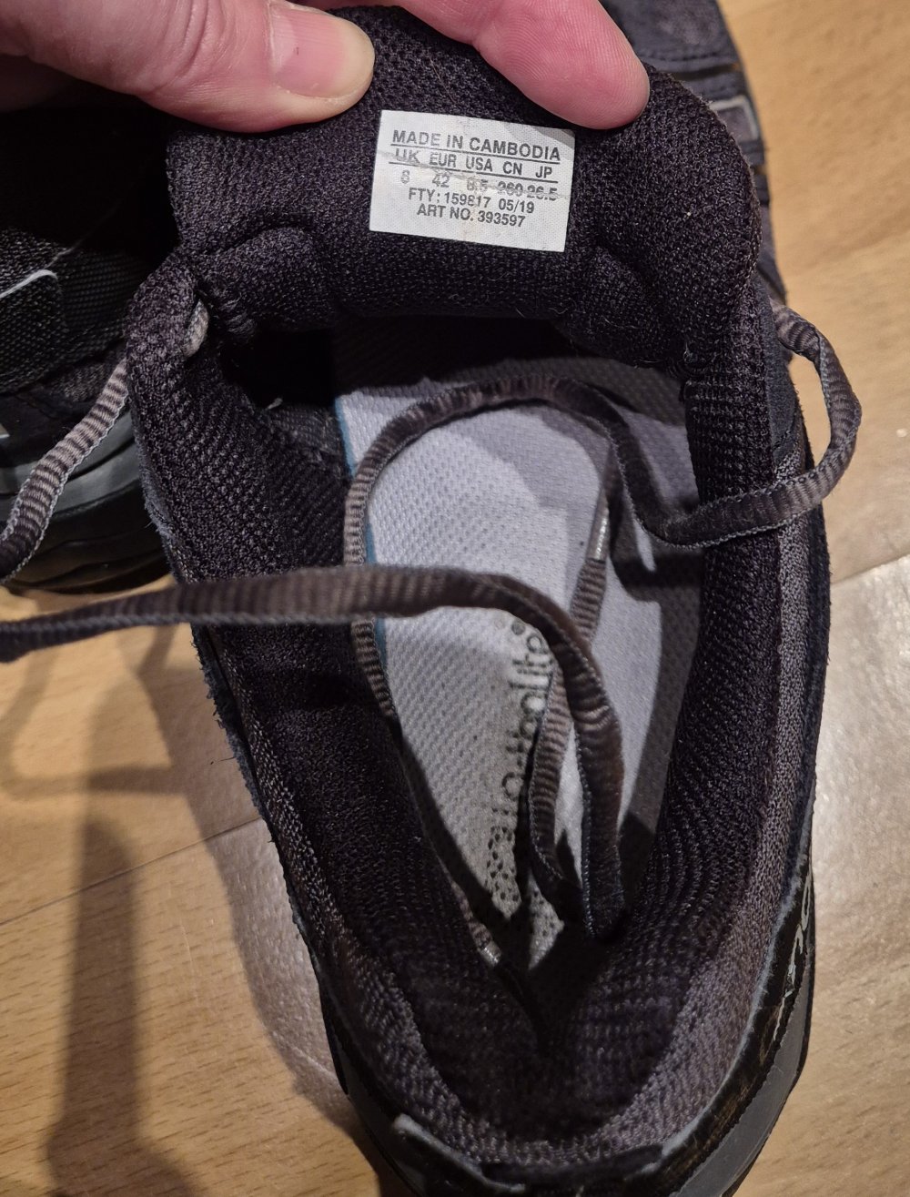 Salomon Sneaker Outdoorschuhe schwarz grau Gr 42