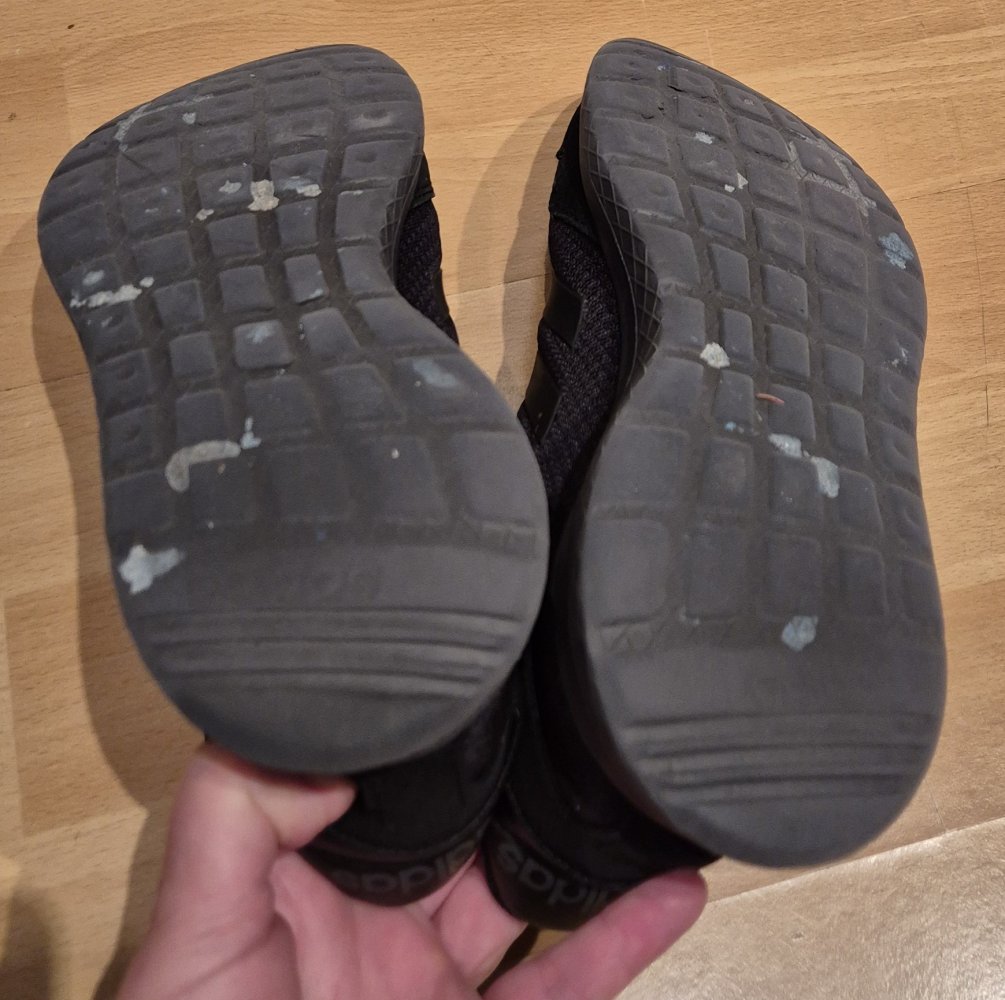 Adidas Turnschuhe Sportschuhe schwarz Gr 42