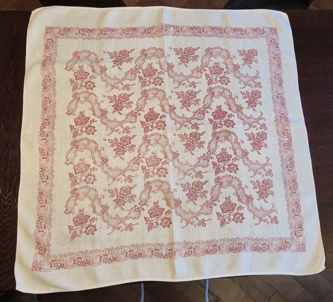 Tischdecke alt bedruckt weiß rot 101 cm x 99 cm vintage