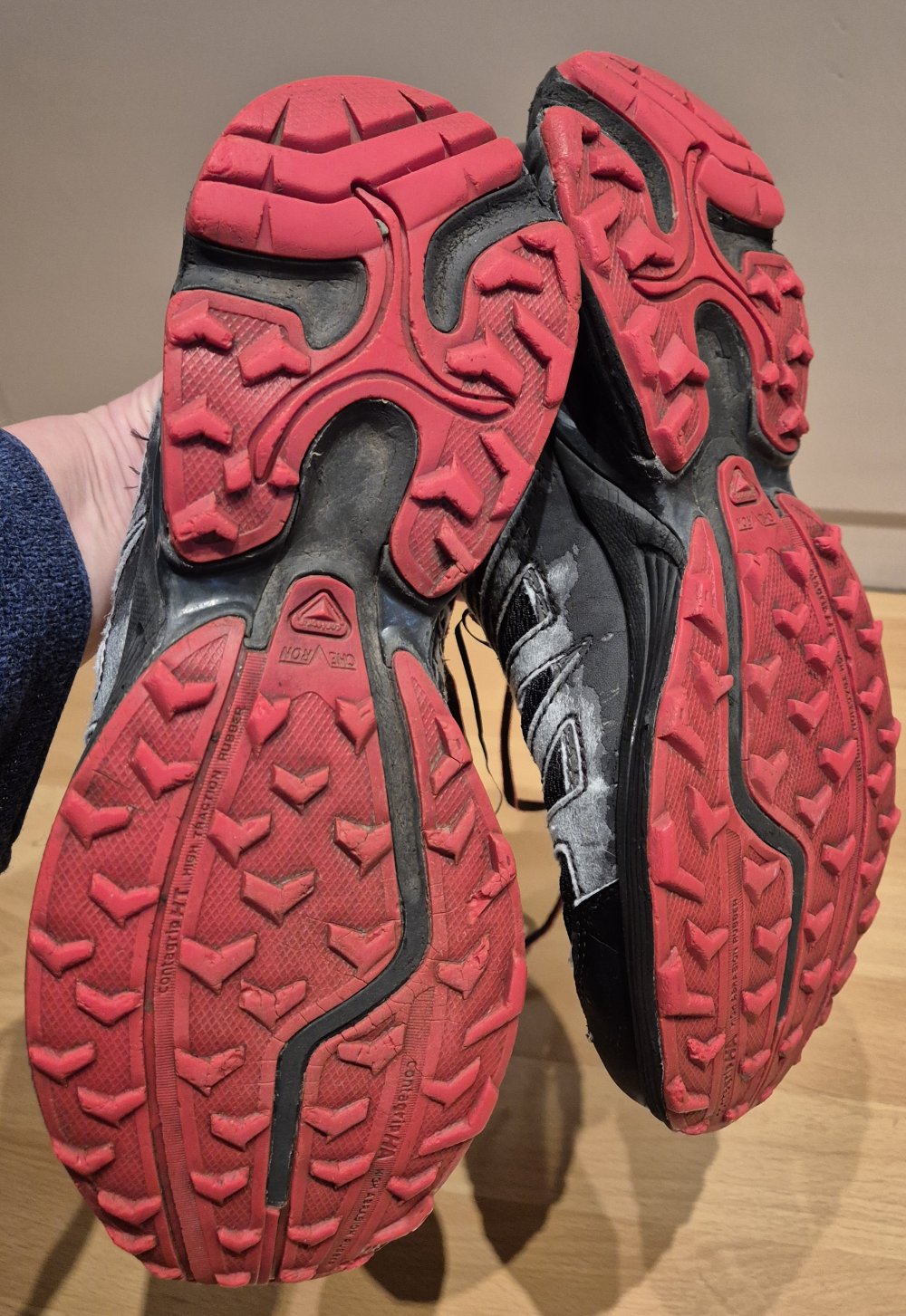 Salomon Sneaker Outdoorschuhe schwarz rot Gr 42