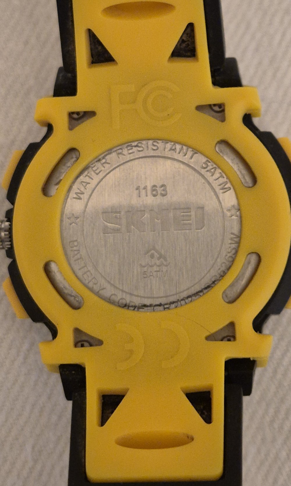 TONSHEN LED Digitaluhr Armbanduhr 50M Wasserdicht schwarz gelb