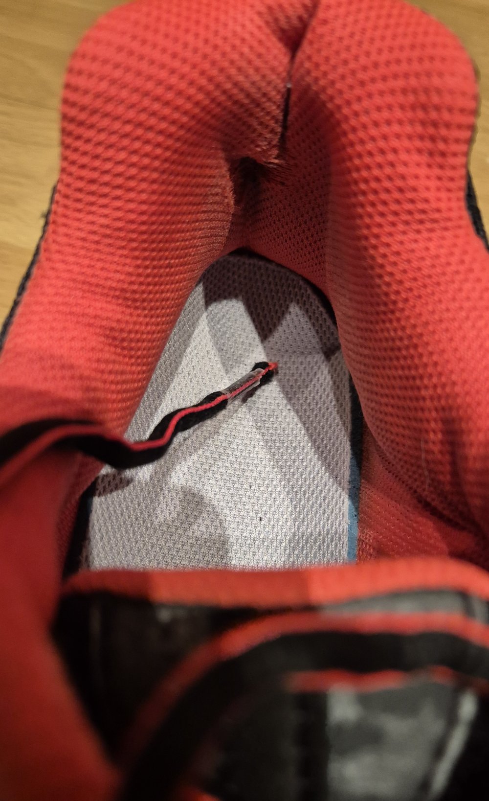 Salomon Sneaker Outdoorschuhe schwarz rot Gr 42