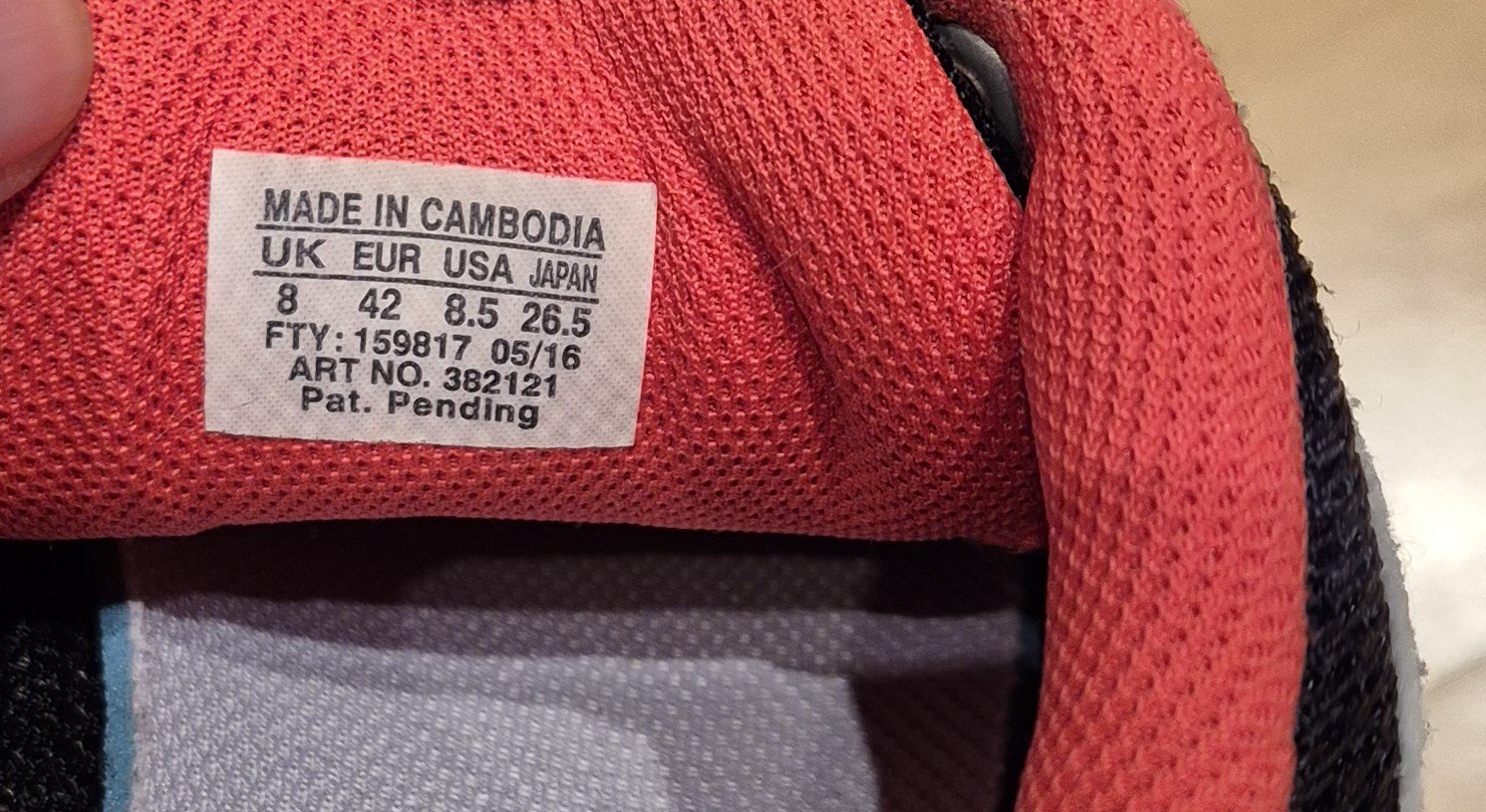 Salomon Sneaker Outdoorschuhe schwarz rot Gr 42