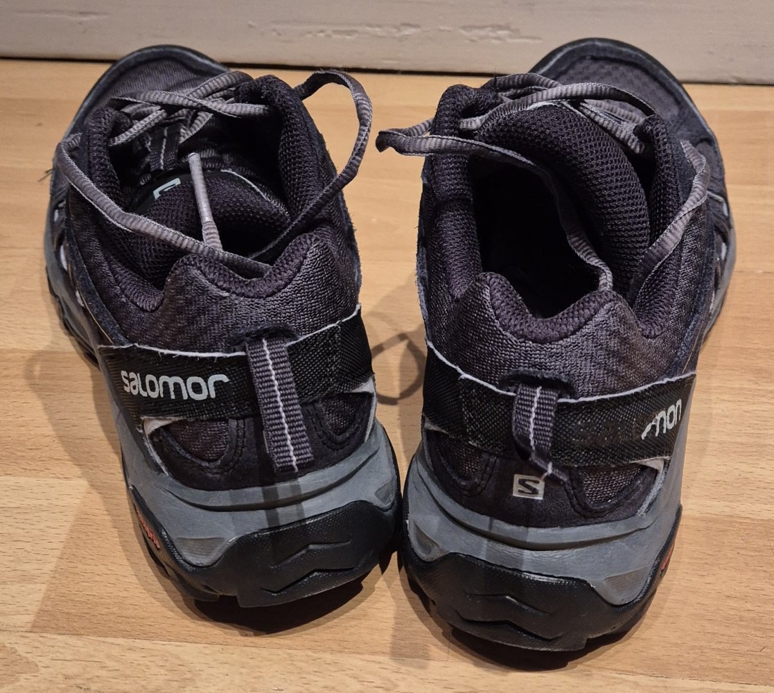 Salomon Sneaker Outdoorschuhe schwarz grau Gr 42