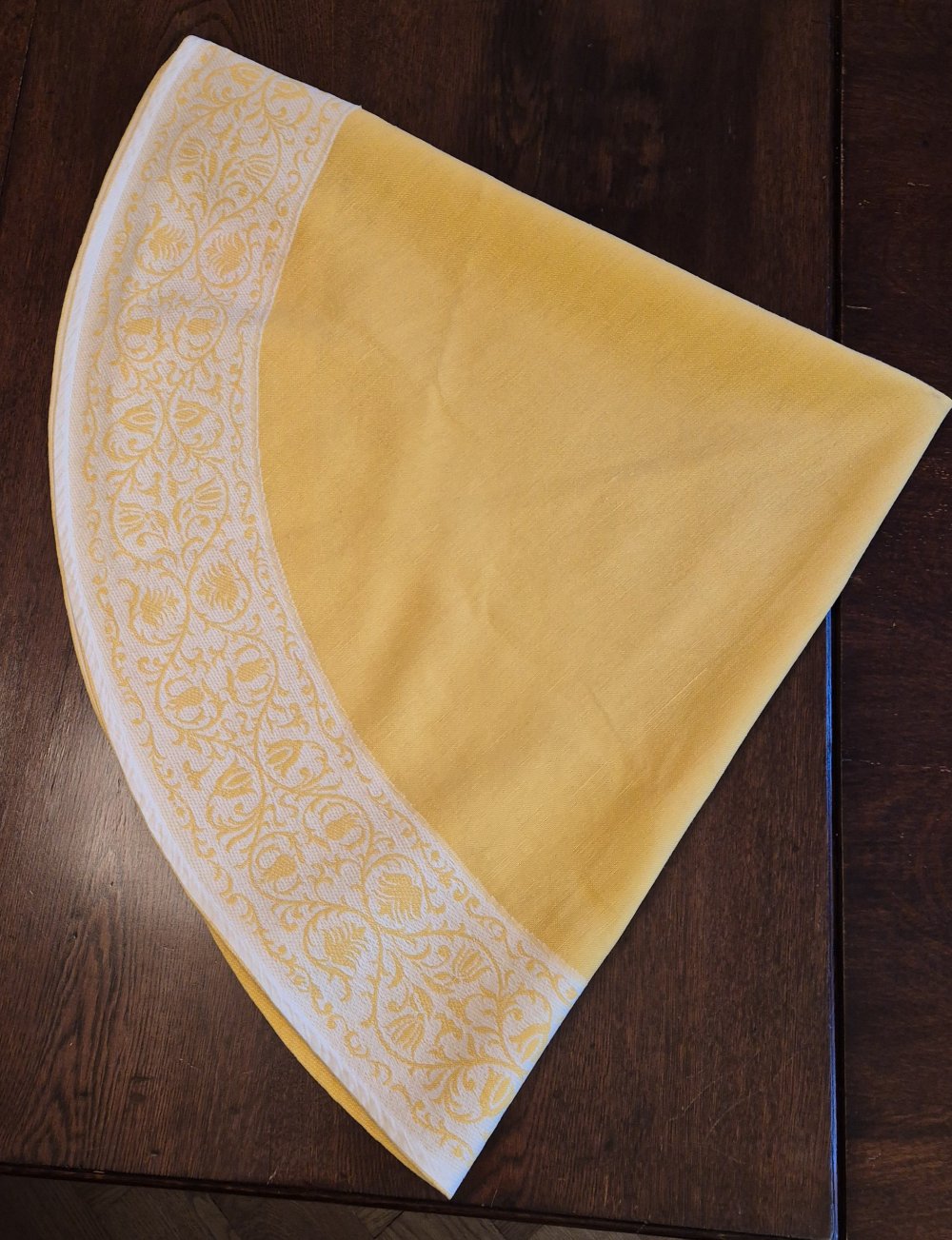 Tischdecke rund alt Stickerei gelb Durchmesser 125 cm