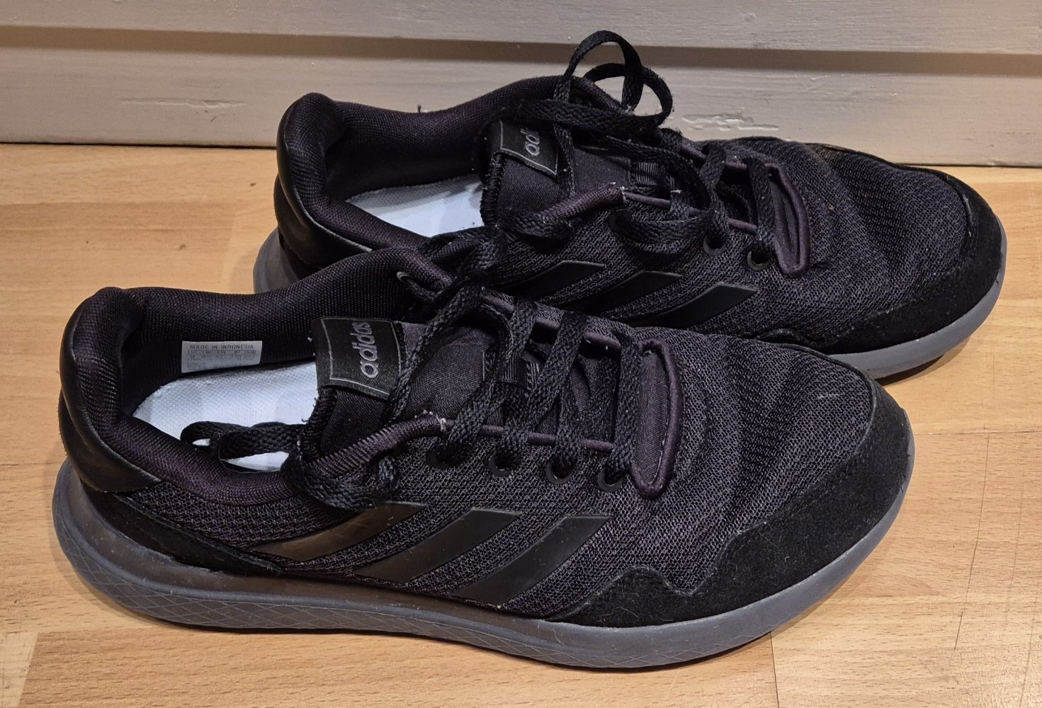 Adidas Turnschuhe Sportschuhe schwarz Gr 42