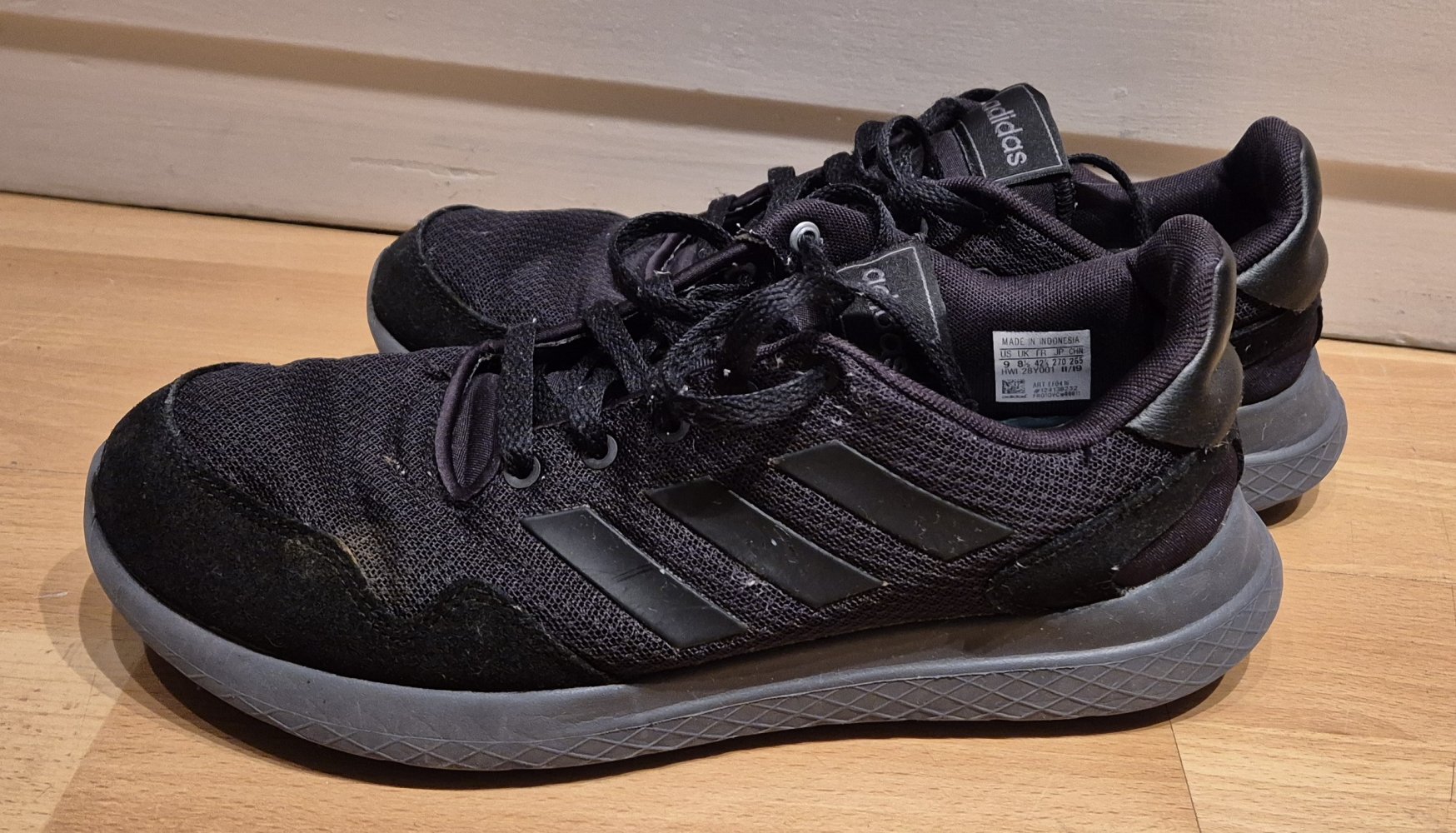 Adidas Turnschuhe Sportschuhe schwarz Gr 42