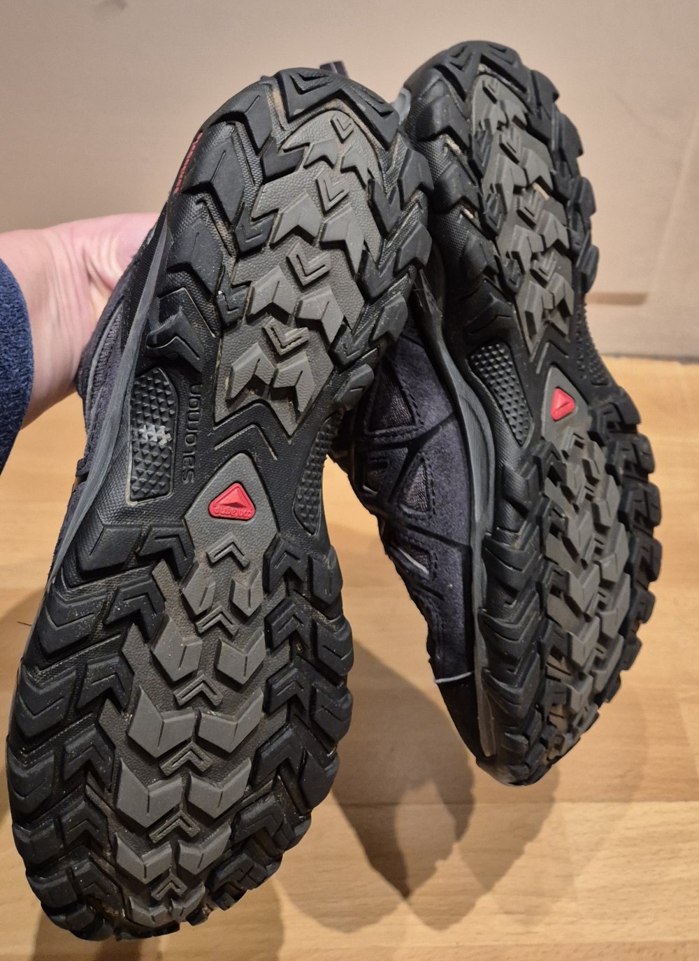 Salomon Sneaker Outdoorschuhe schwarz grau Gr 42