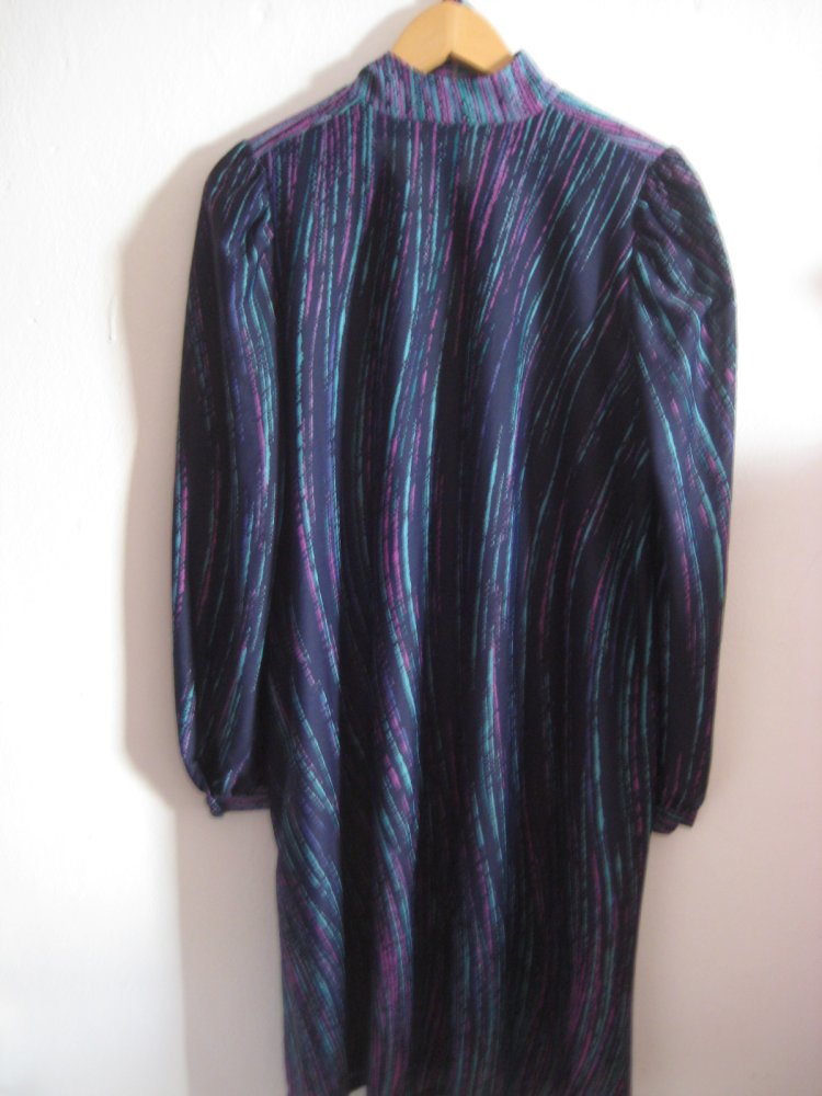Schickes Vintagekleid! true vintage, achtziger, neunziger, dunkelblau, blusenkleid, bequem, besonders, schick, elegant, curvy, plussize, oversized, schluppe, schleife