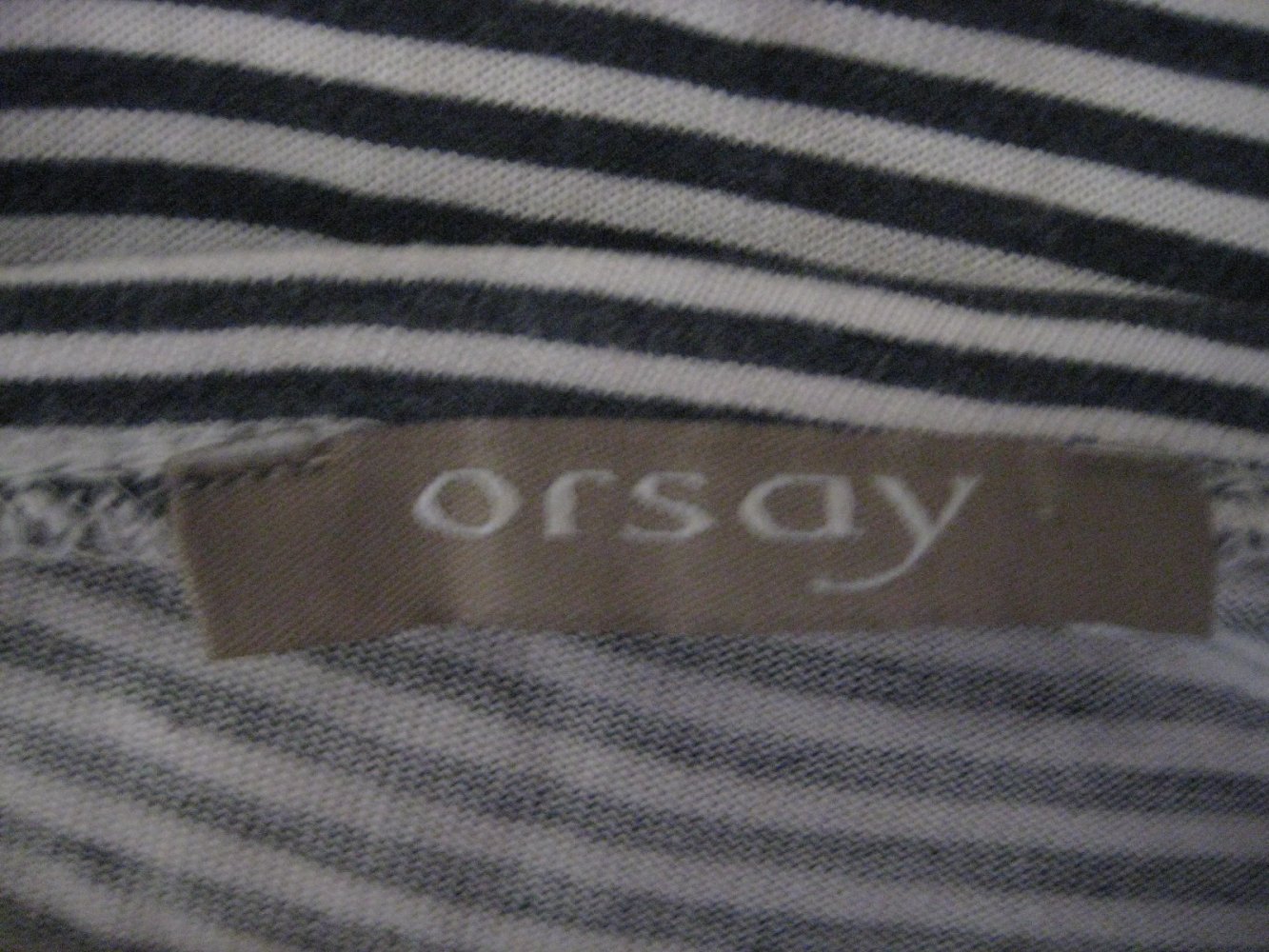 Schlichtes schwarz-weiß gestreiftes Shirt mit kleinem Volant! klassisch, schlicht, schwarzweiß, monochrom, plussize, streifen, gestreift, stripes