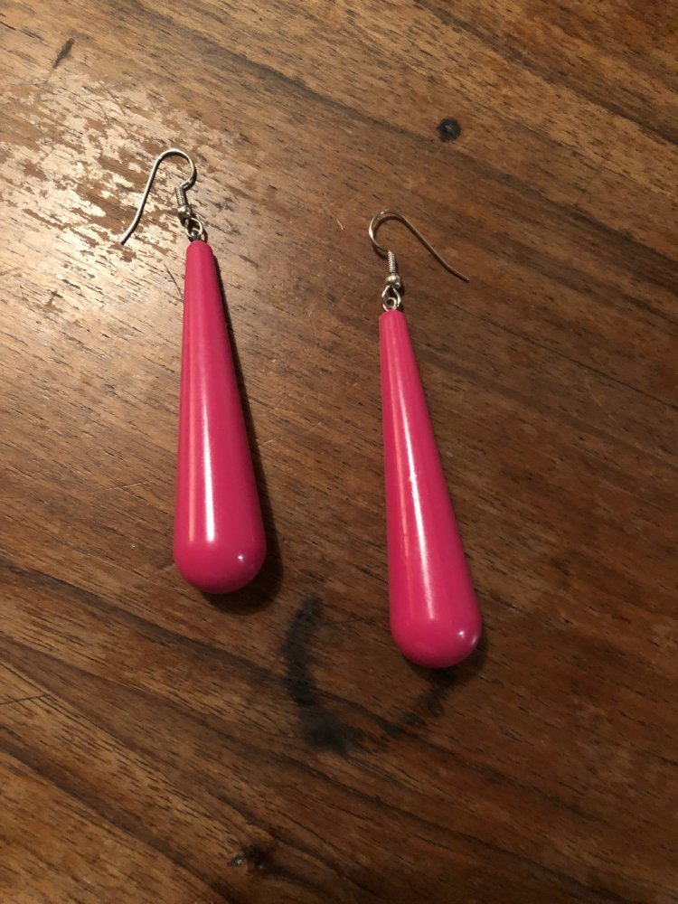 Lange Pinke Ohrringe in Tropfenform 