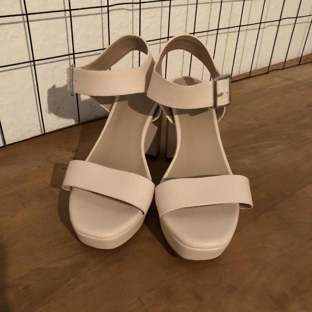 Plateau Pumps von asos