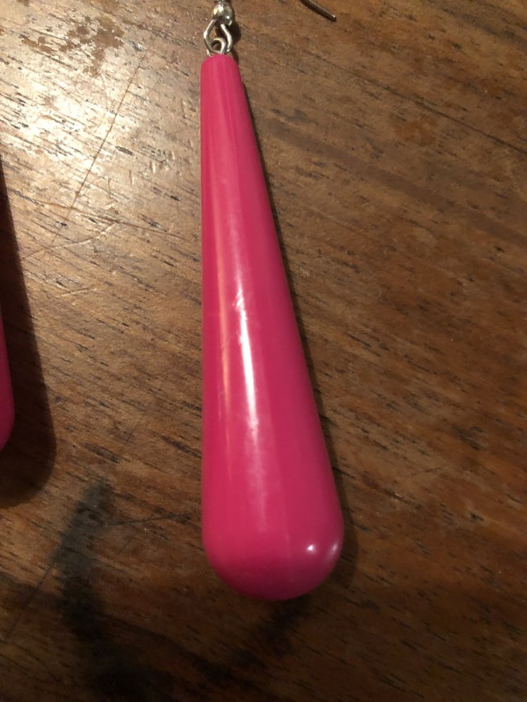 Lange Pinke Ohrringe in Tropfenform 