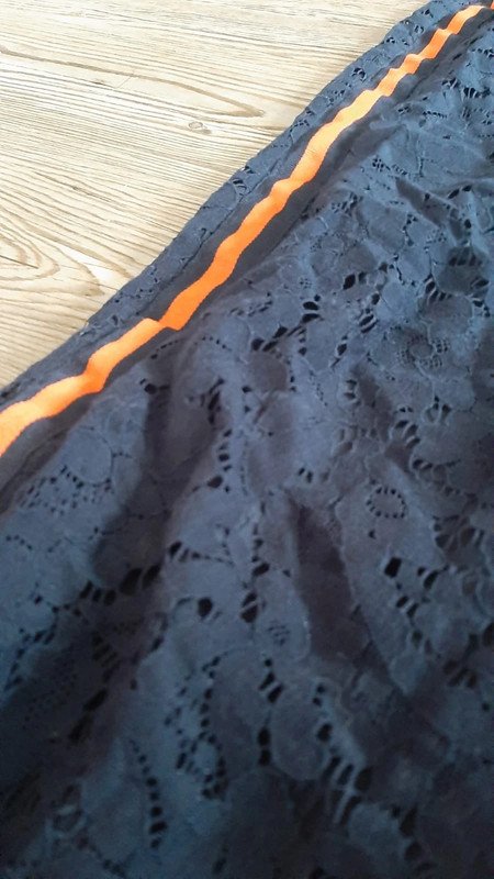 Dunkelblauer Spitzen-Jogger
