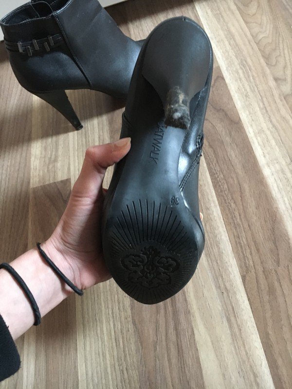 Schwarze Stiefeletten