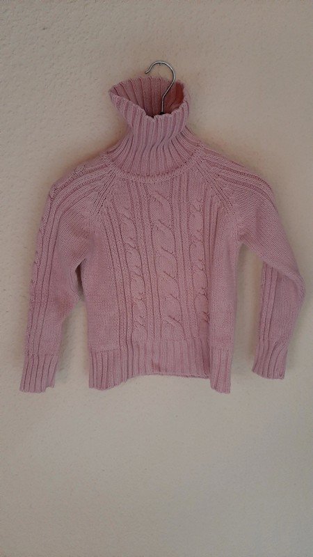 Rosa Strickpullover mit Rollkragen