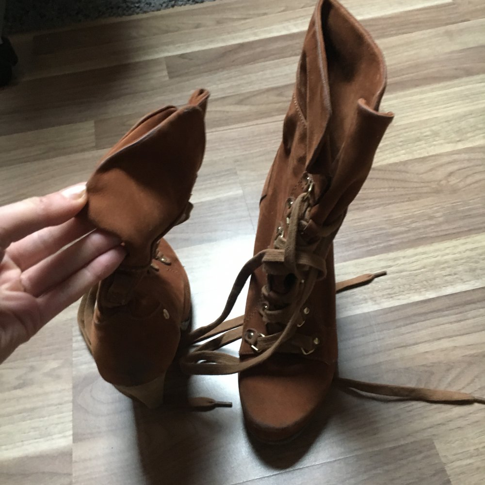 Braune Schnürstiefelette zum Schnüren