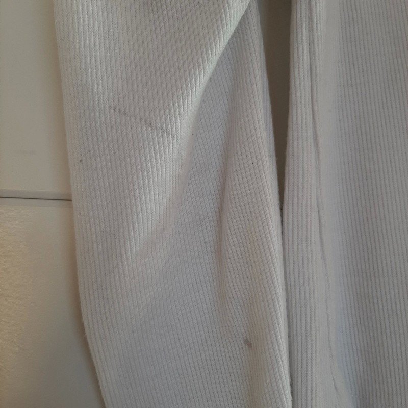 Weißer Pulli