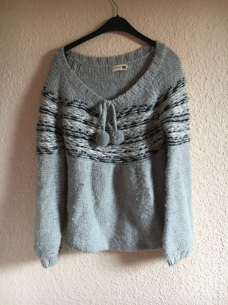 Grauer Strickpullover (Wolle)