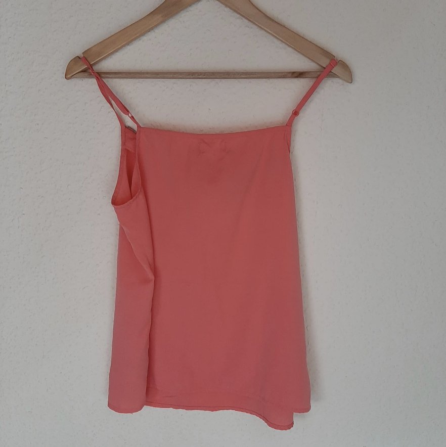 Korallenfarbenes Top