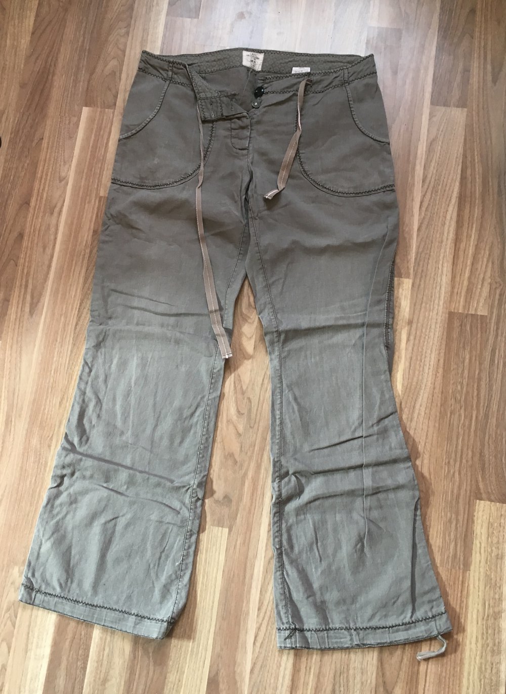 Graue lockere Hose