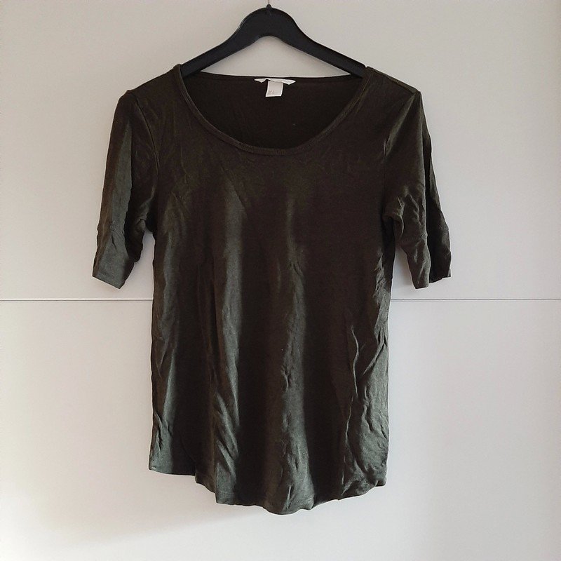 Dunkelgrünes Shirt