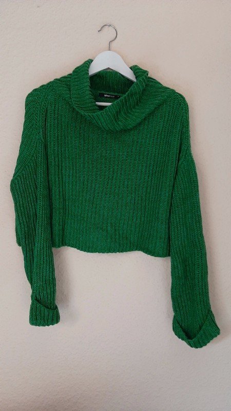 Grüner Strickpullover (cropped)