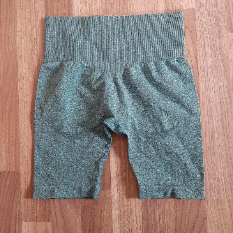 Grüne Sporthose (kurz)