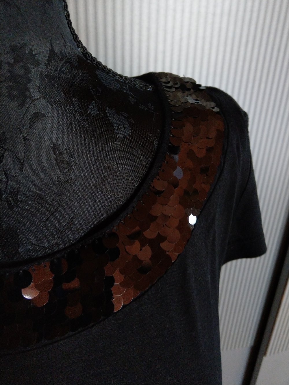 T-Shirt schwarz Pailletten H&M
