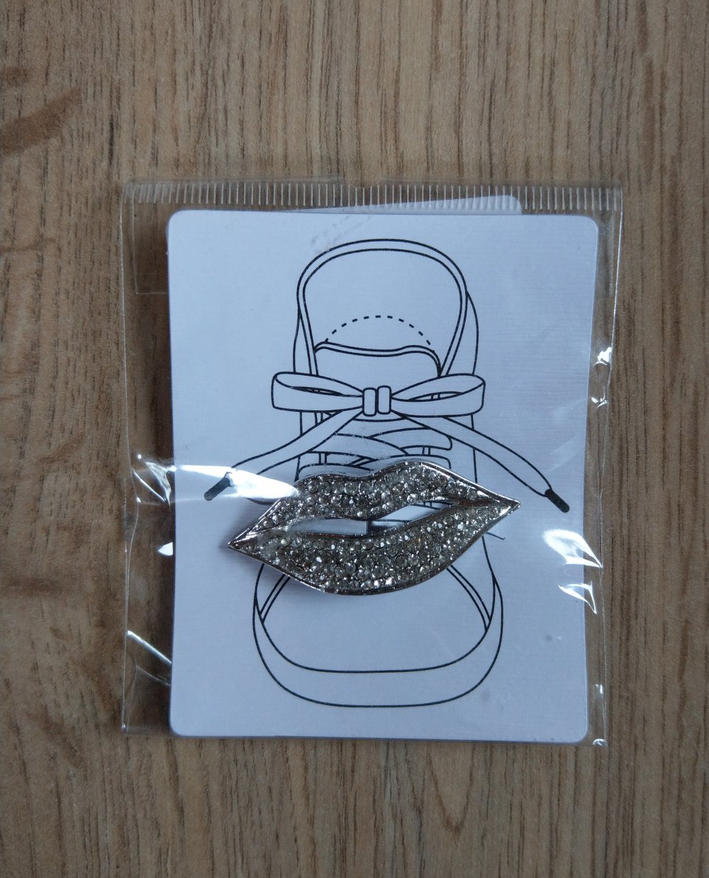 Brosche Schnürband Steinchen Neu 