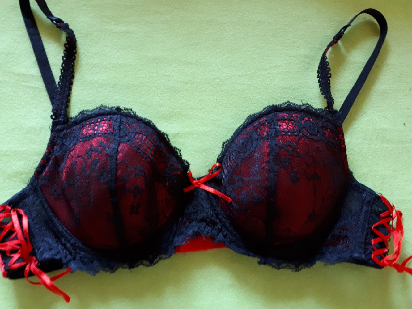 80B, sexy BH rot-schwarz, neuwertig