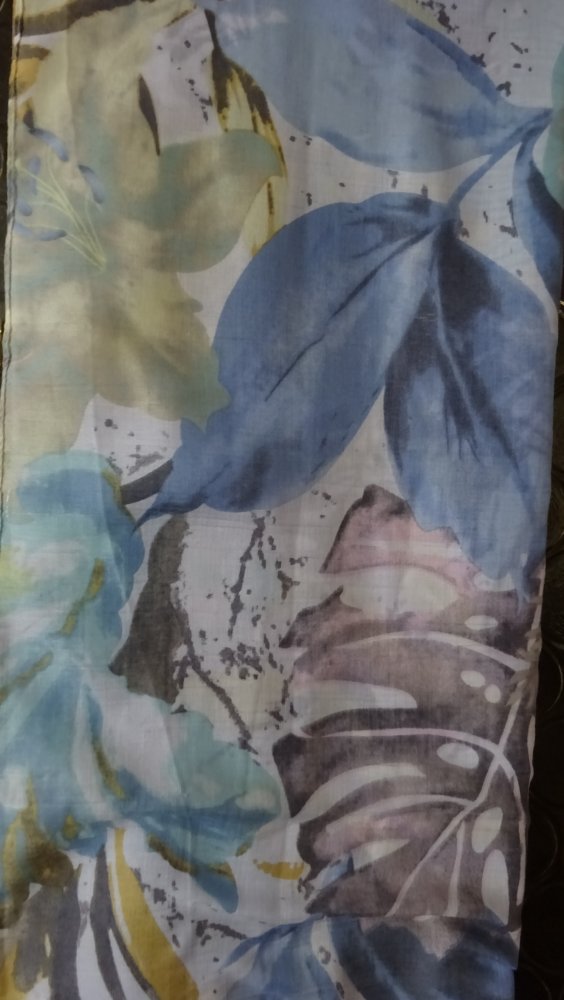 Tuch mit blauem Muster