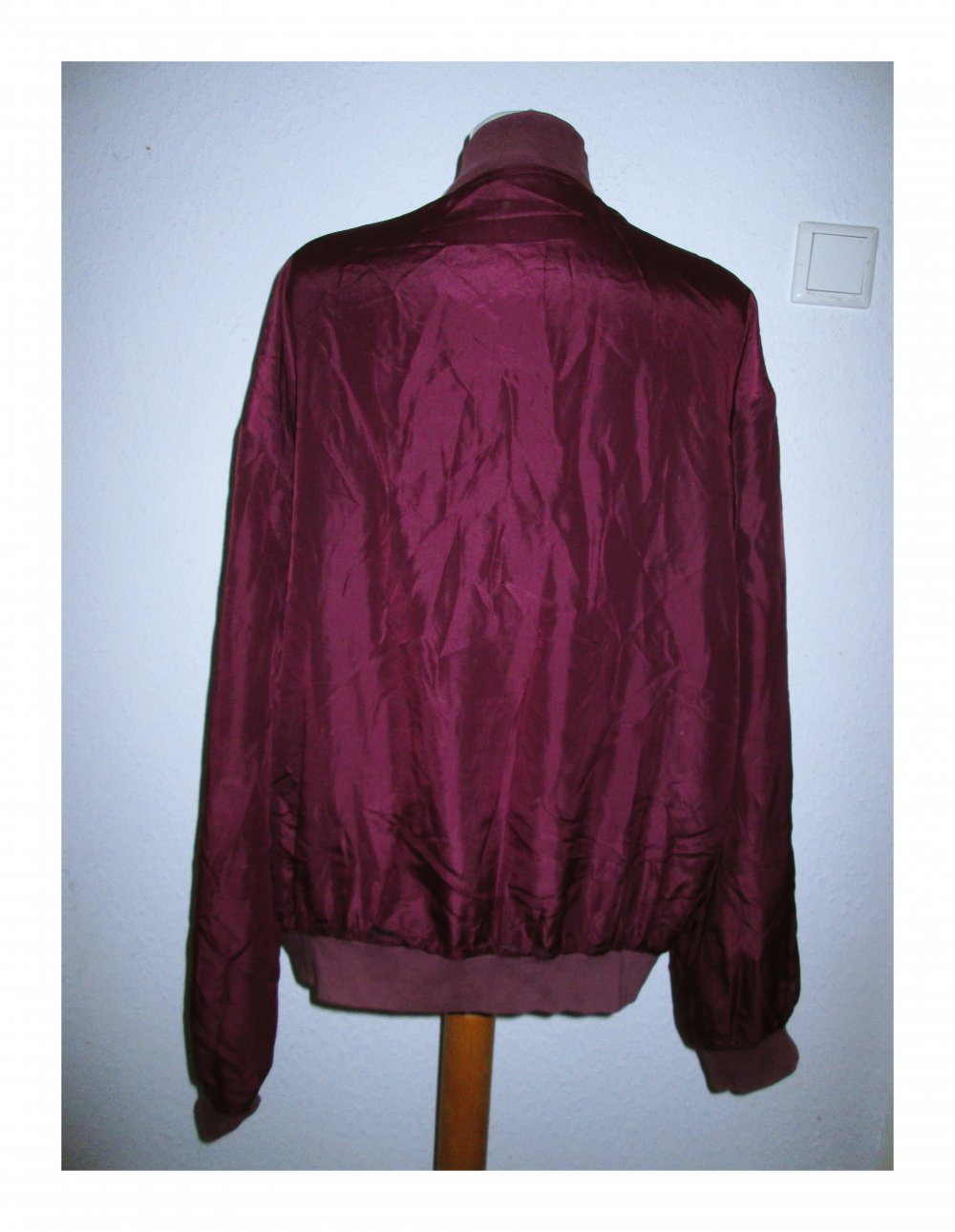 Rote Trainingsjacke Samtweicher Stoff