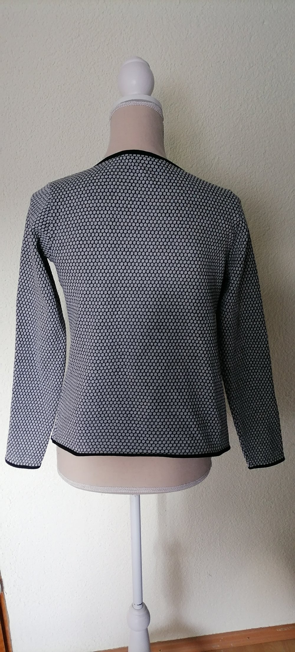 Jäckchen Strickjacke Only Gr. 34 XS