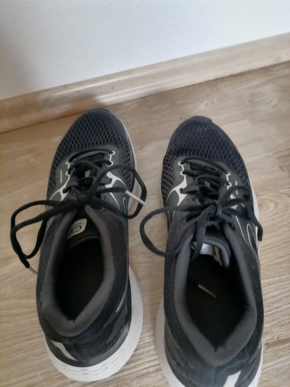 Laufschuhe Joggingschuhe Turnschuhe Gr. 41 Kalenji
