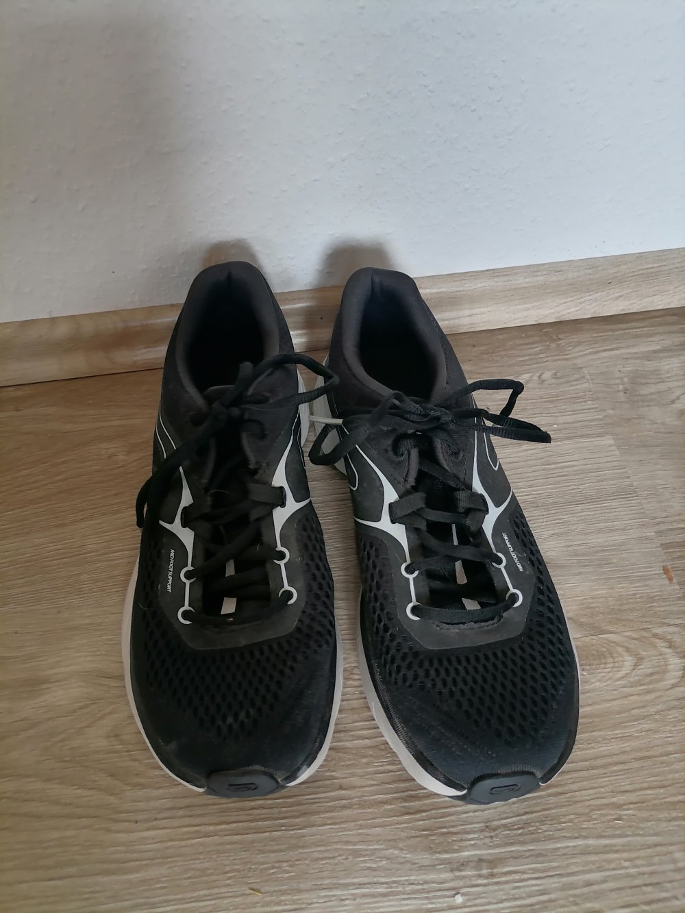 Laufschuhe Joggingschuhe Turnschuhe Gr. 41 Kalenji