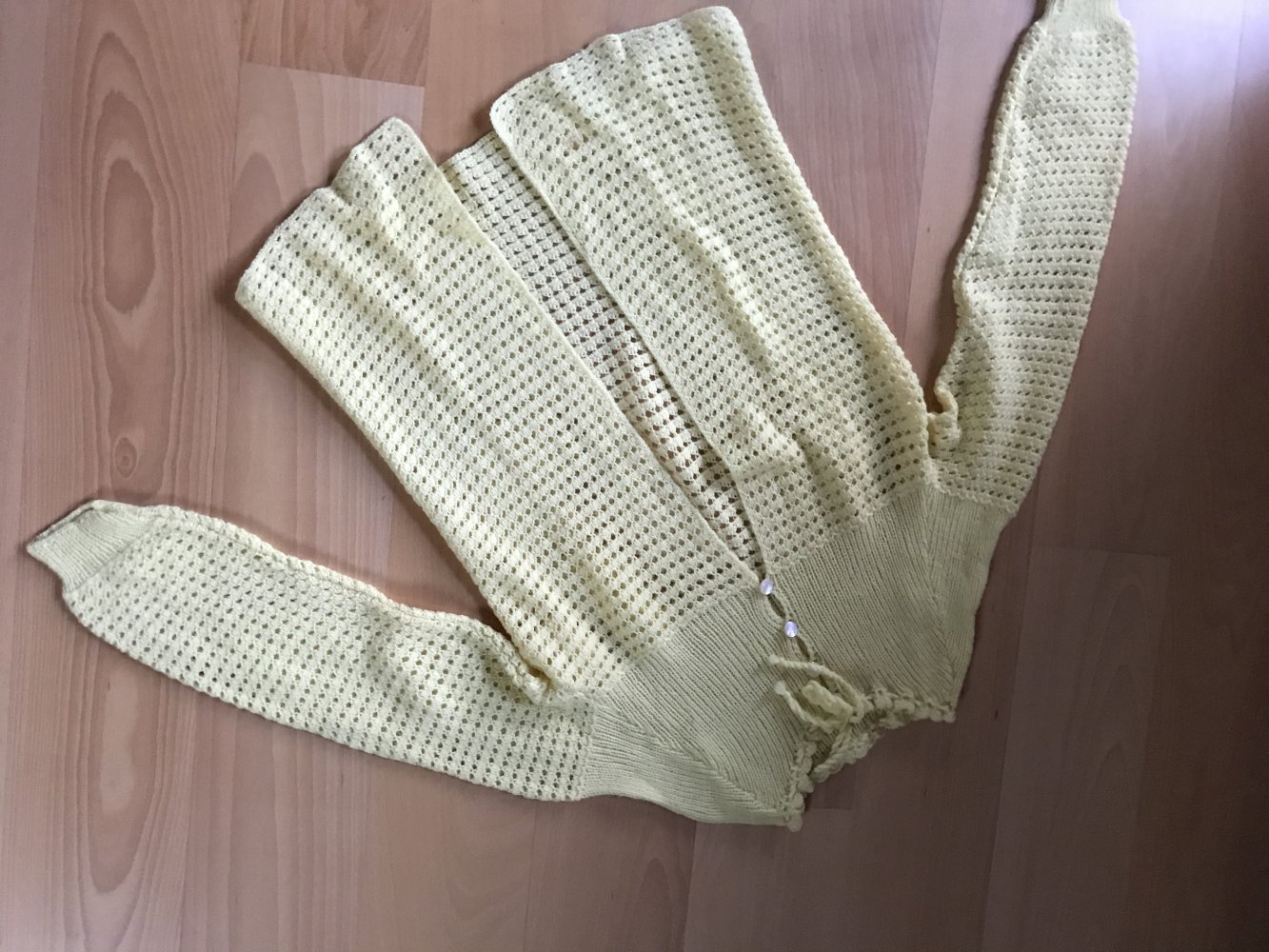 Cardigan Strickweste Longweste Ajour Lingerie Umstandsmode Einzelstück Nachtwäsche 42 offen DIY Unique Handmade Wäschejacke Wollweste gelb semitransparent Vintagelover 