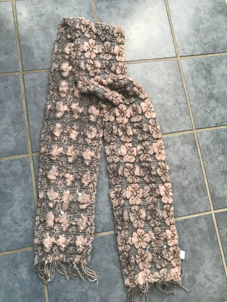 Schal grau rosé Krinkle Blüten Waben Tuch Waffelmuster Pastell Webmuster 