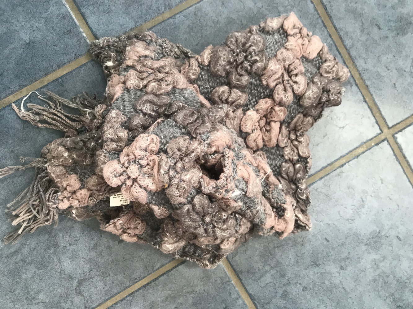 Schal grau rosé Krinkle Blüten Waben Tuch Waffelmuster Pastell Webmuster 