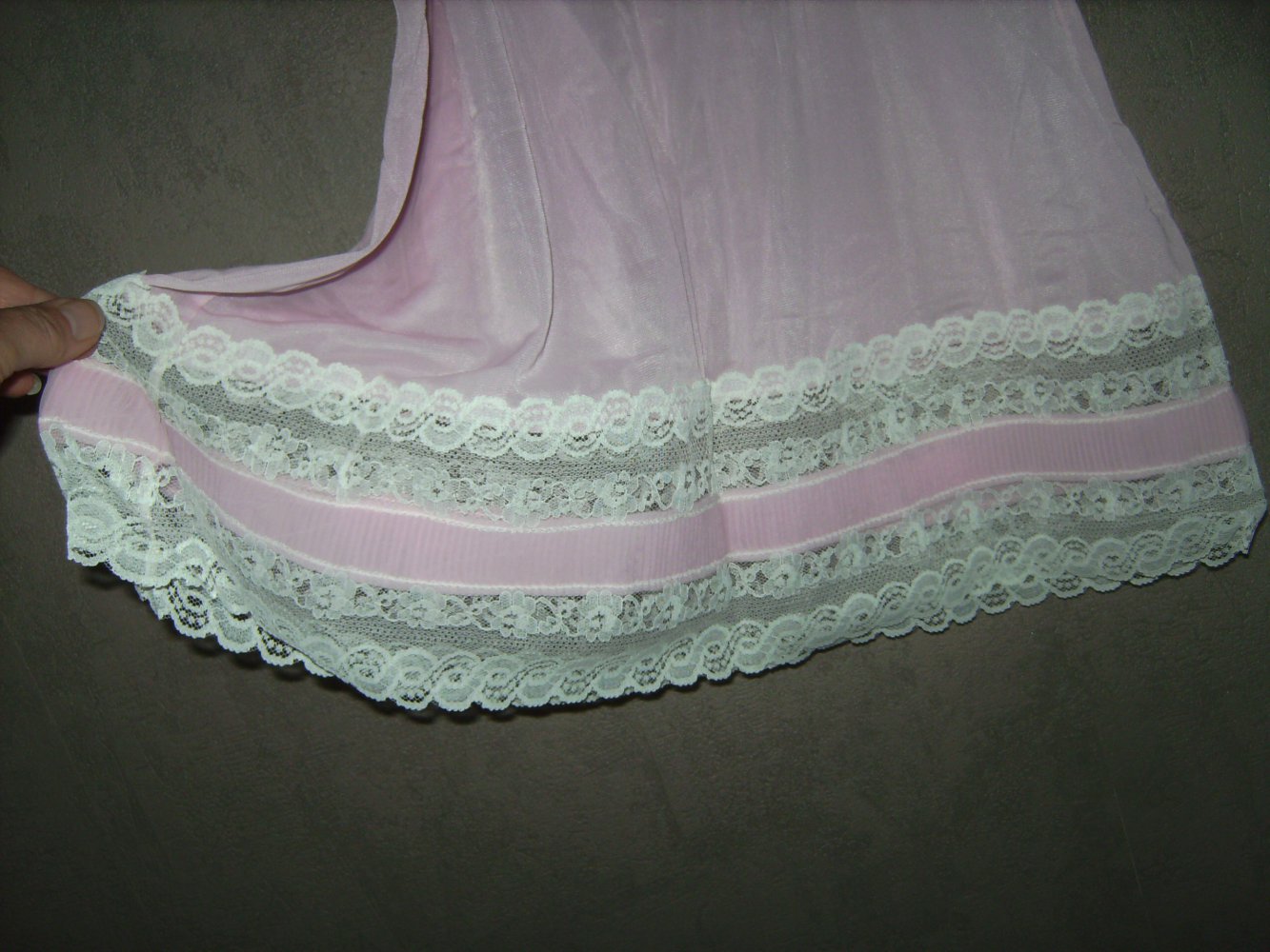 Kleid Knielang, Trägerkleid Negligeè, Nachtkleid, Unterkleid Lolita, Pliseè mit Spitze, Mori,True Vintage,Ungetragen,rosè Gr. 42,lingerie, Kleid halblang Trägerkleid lace, femme, Bordüre, Unterkleid, Perlon, Lolita 