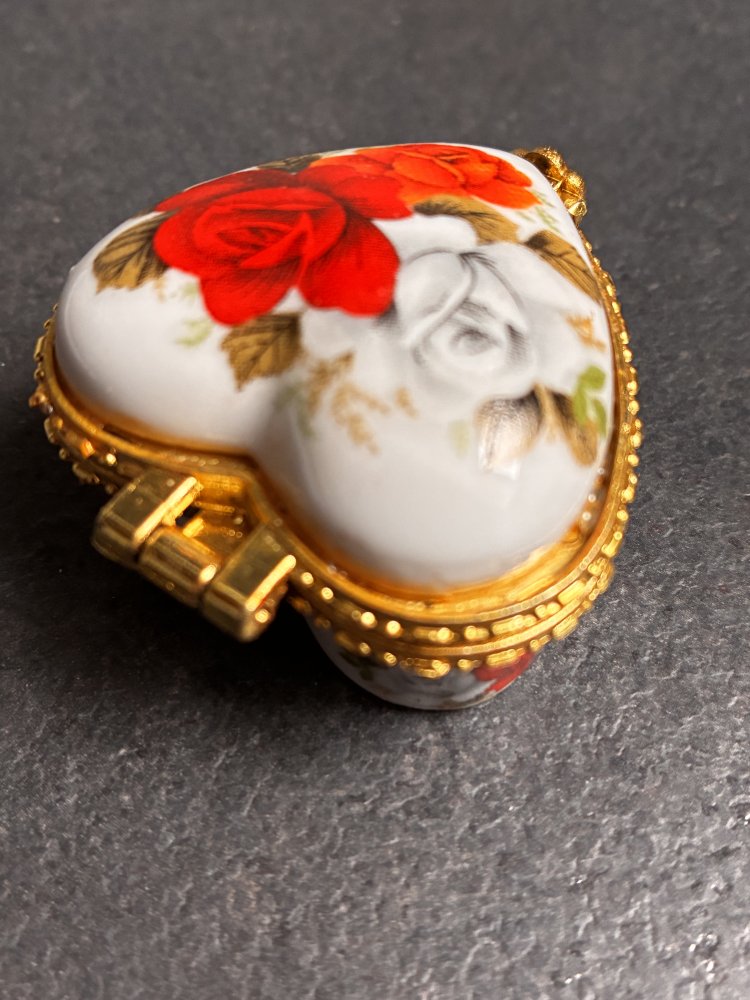 Deko Herz Dose Schmuckdose Deckeldose Keramik Pillendose Herz Rosenblüten Decor Neu 