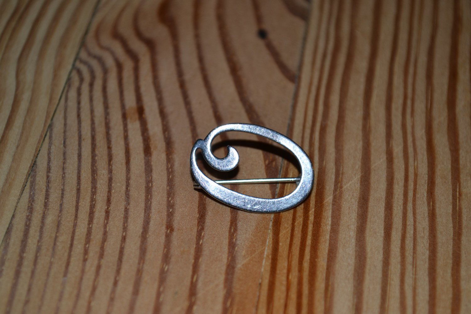 Kleine silberne Brosche 