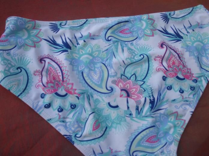 NEU ungetragen * Boho * Hippie * Festival * Paisley * Blumen * Blüten * Flower- Power * Bügel * Bikini 